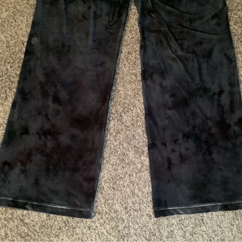 Lululemon athletica velour wide leg pants, gray w/multicolored design, size: 8 - Picture 9 of 12